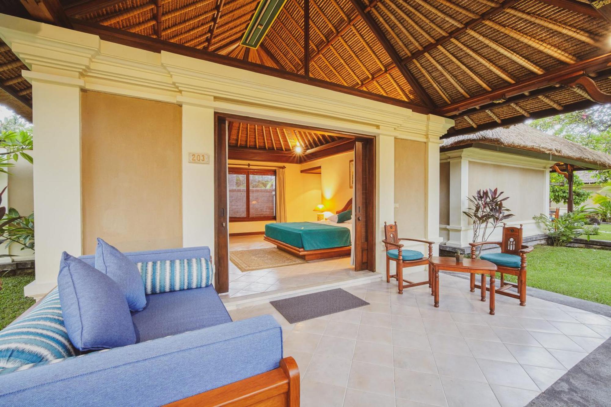 Puri Bagus Lovina Hotel Exterior foto