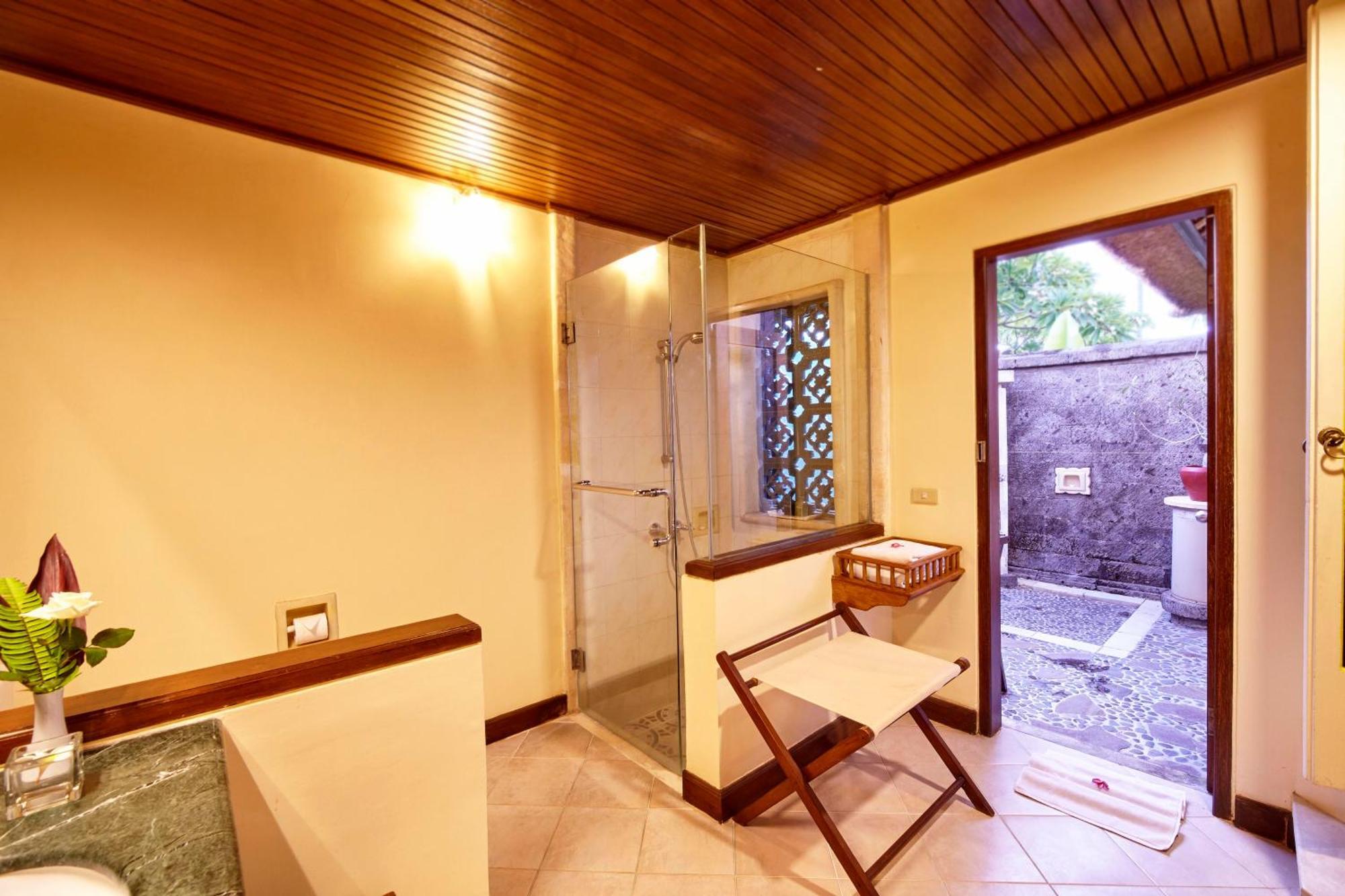 Puri Bagus Lovina Hotel Exterior foto