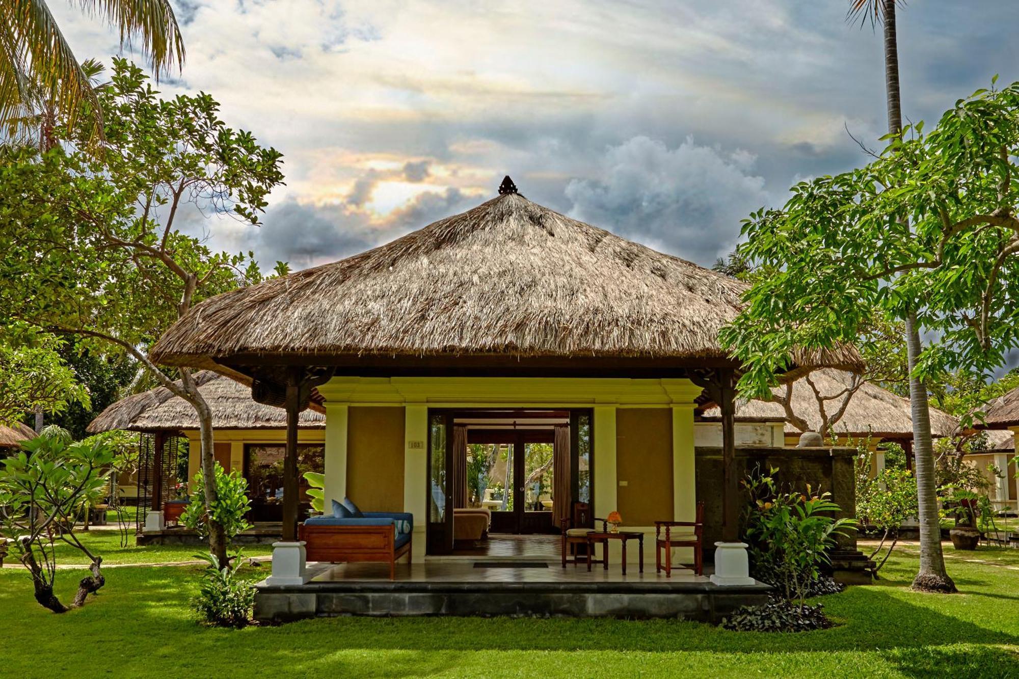 Puri Bagus Lovina Hotel Exterior foto
